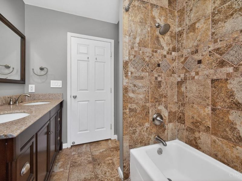 1647 Dell Terrace, Cincinnati, OH 45230 Photo 13