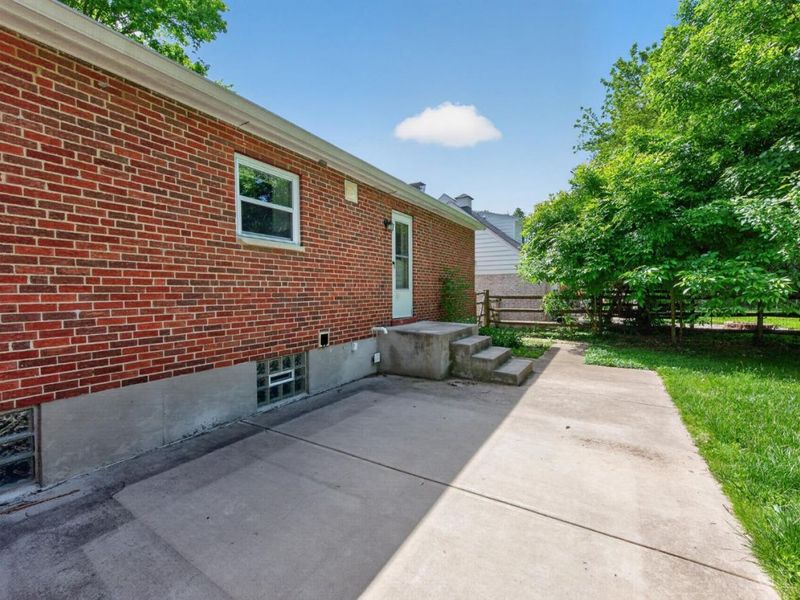 1647 Dell Terrace, Cincinnati, OH 45230 Photo 24