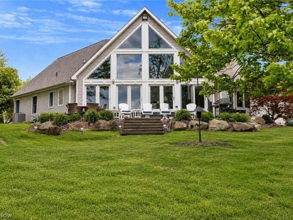2252 Heston Drive, Lake Milton, OH 44429