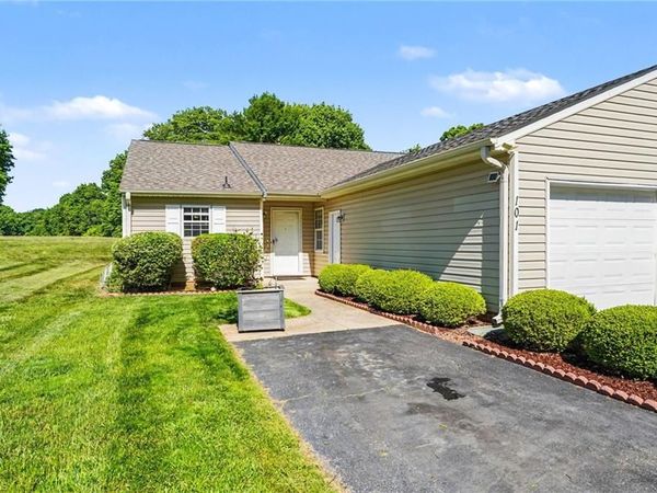 101 Troonsway Road , Winston-Salem, NC 27127