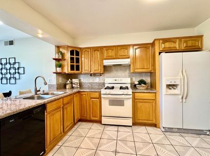 3214-brampton N Trentwood Way, Sacramento, CA 95822 Photo