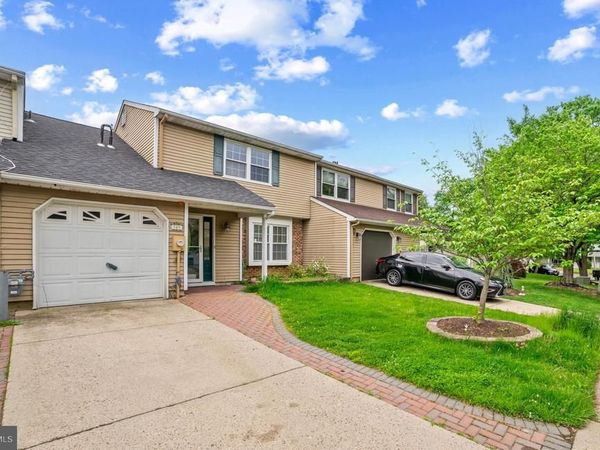 109 STRATTON LANE, MOUNT LAUREL, NJ 08054
