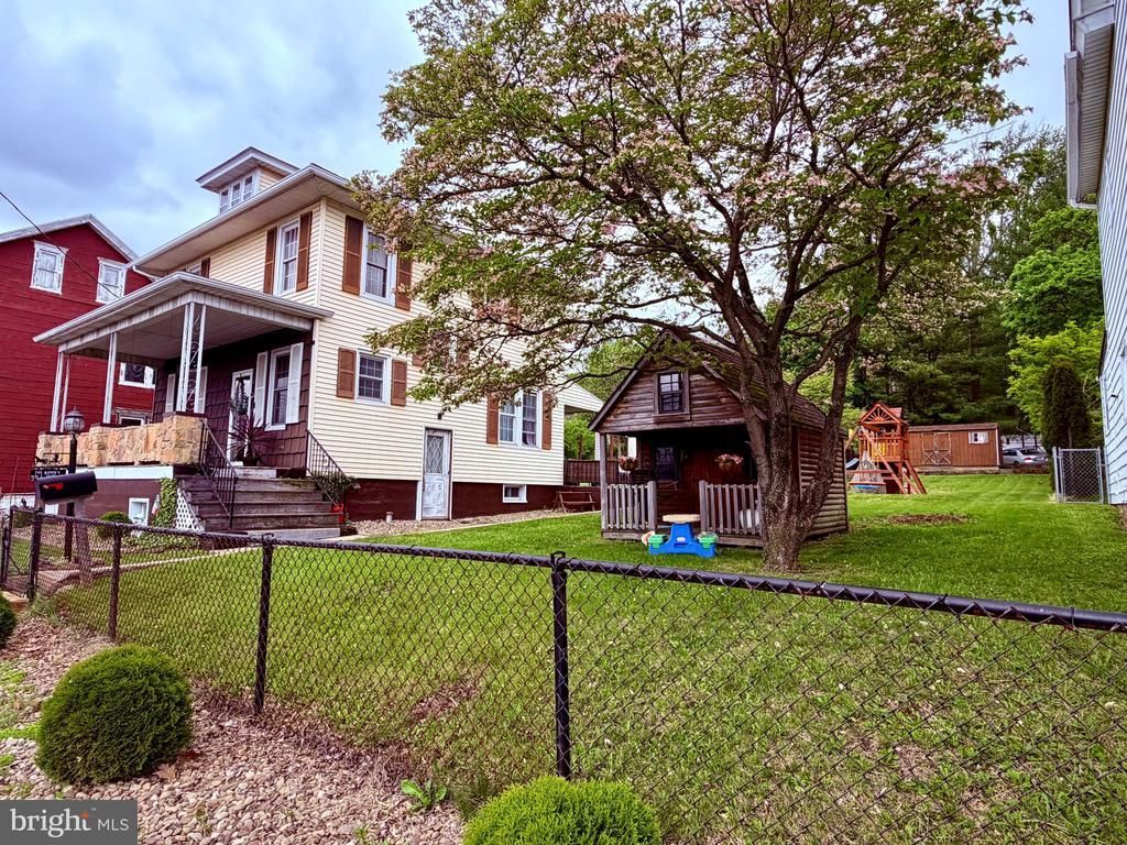 1131 E GRAND AVENUE , TOWER CITY, PA 17980