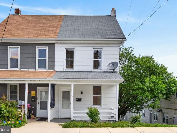 35 W MAPLE STREET , DALLASTOWN, PA 17313
