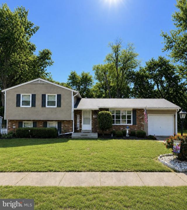 8513 Fairburn Drive , Springfield, VA 22152 Main Photo