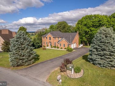 2384 CASTLEGREEN DRIVE, GREENCASTLE, PA 17225