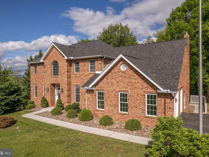 2384 Castlegreen Drive, Greencastle, PA 17225 Main Photo