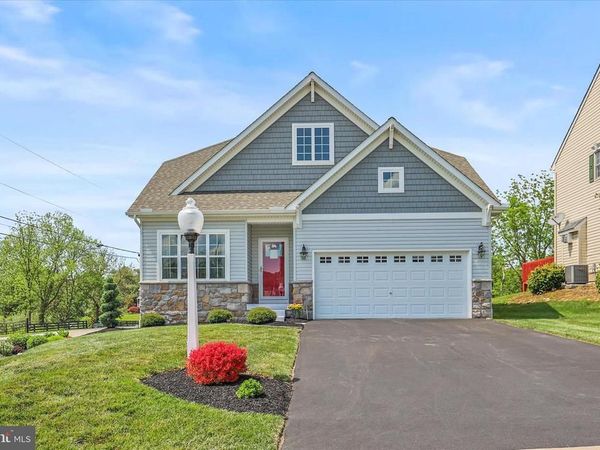 5 SURREY LANE, YORK, PA 17402