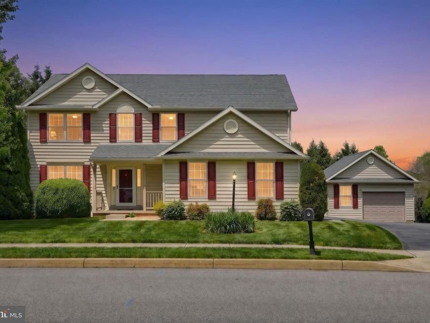 19 Rebecca Lane, York, PA 17403 Main Photo