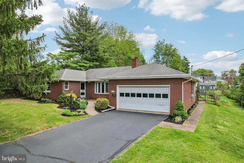 630 OAK STREET , ROYERSFORD, PA 19468