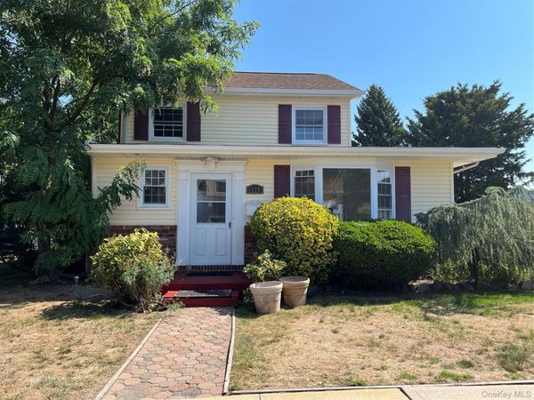 1539 Park Avenue , Merrick, NY 11566