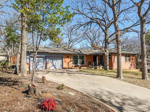 604 Oakwood Avenue, Hurst, TX 76053