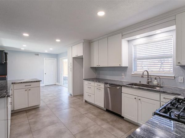 604 Oakwood Avenue, Hurst, TX 76053