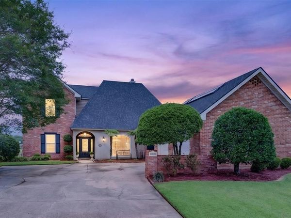 5517 Lake Side Drive, Bossier City, LA 71111