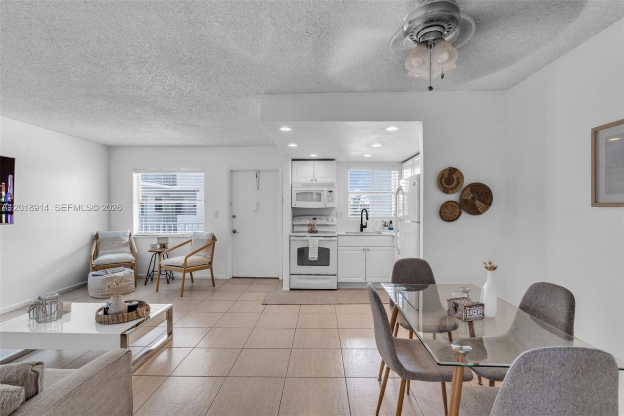1720 Jefferson St , Unit 306, Hollywood, FL 33020 Photo