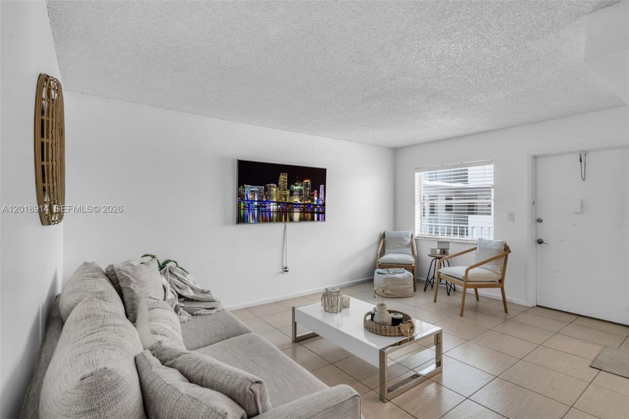 1720 Jefferson St , Unit 306, Hollywood, FL 33020 Photo