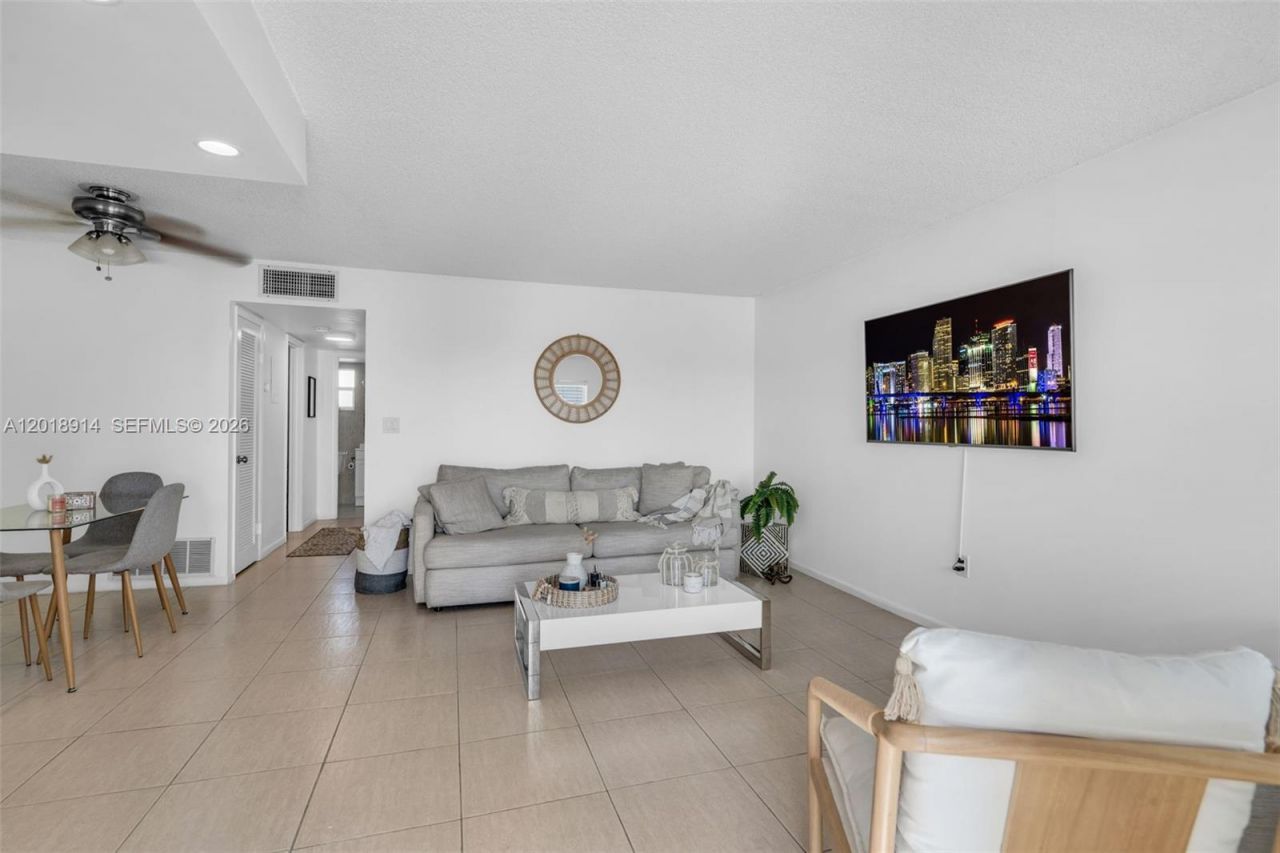 1720 Jefferson St , Unit 306, Hollywood, FL 33020 Photo