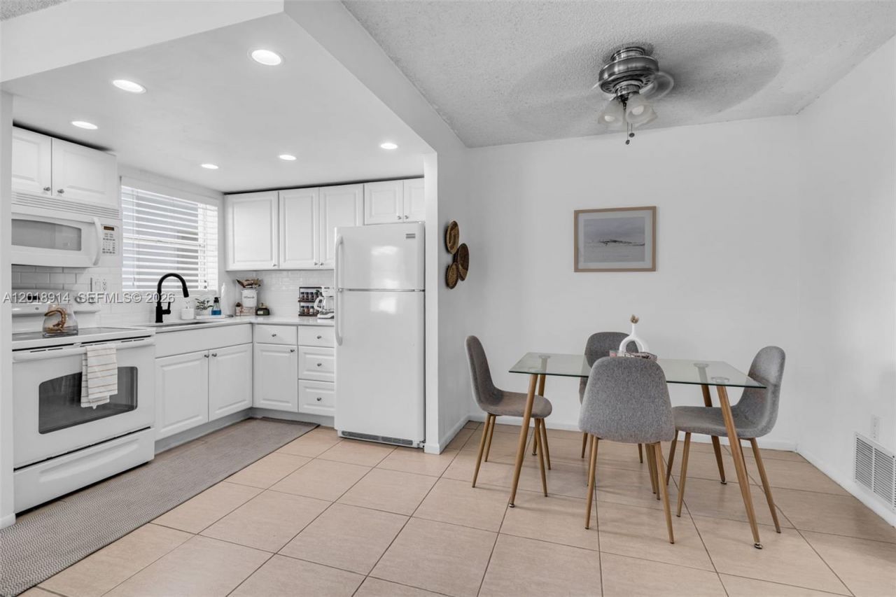 1720 Jefferson St , Unit 306, Hollywood, FL 33020 Photo