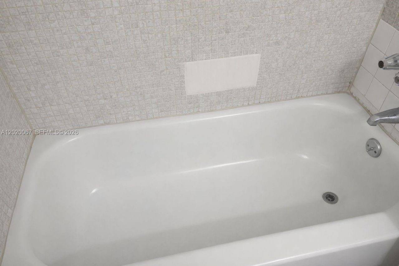 496 NW 165th St Rd , Unit D-412, Miami, FL 33169 Photo