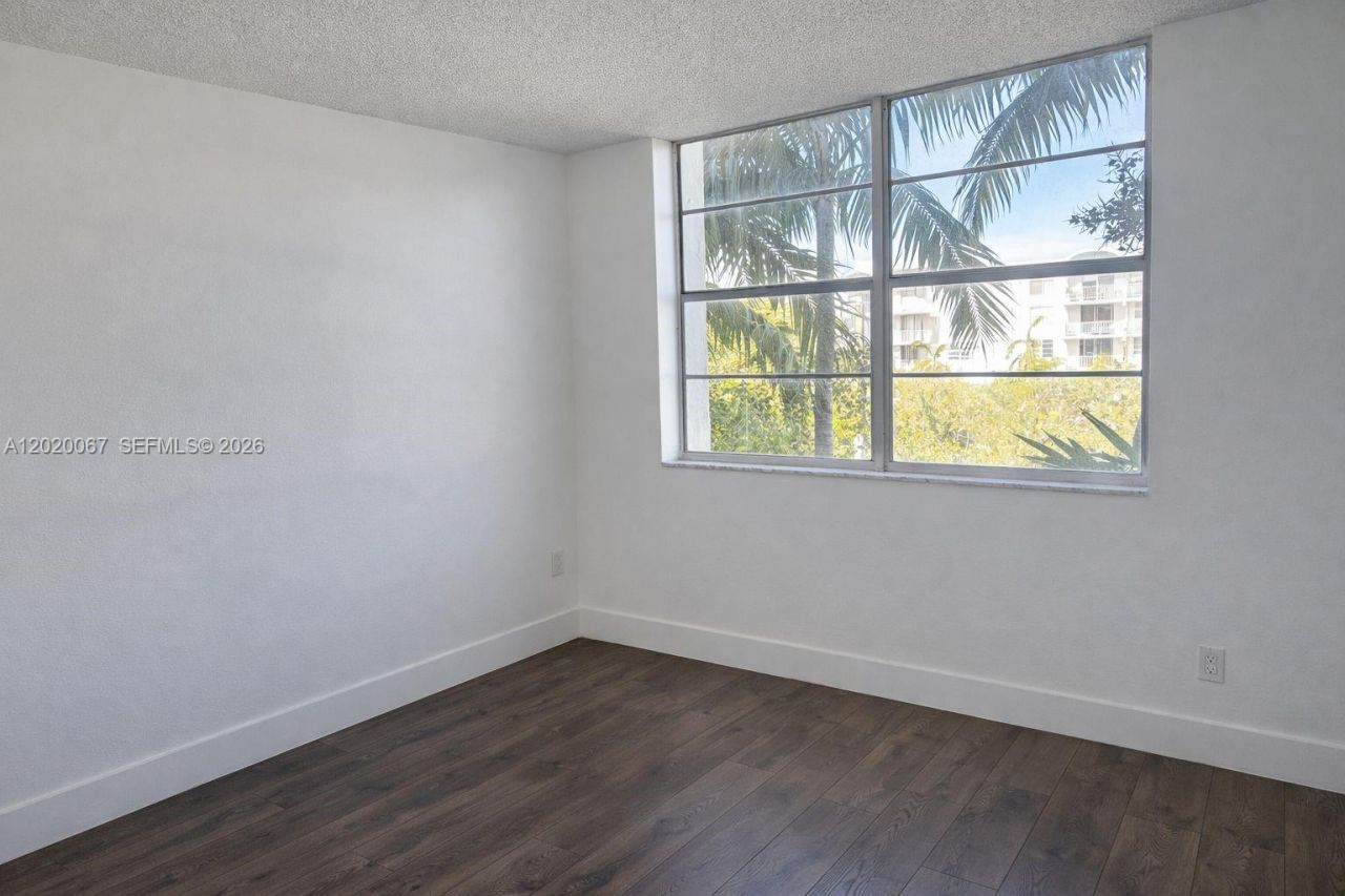 496 NW 165th St Rd , Unit D-412, Miami, FL 33169 Photo