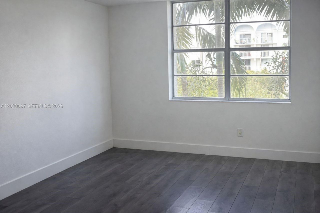 496 NW 165th St Rd , Unit D-412, Miami, FL 33169 Photo