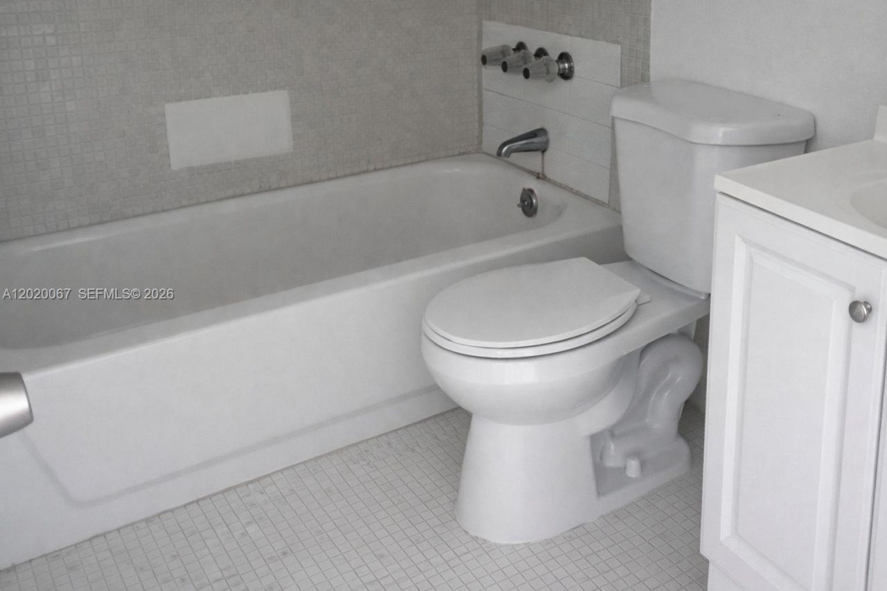 496 NW 165th St Rd , Unit D-412, Miami, FL 33169 Photo