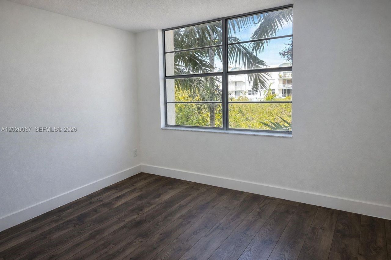 496 NW 165th St Rd , Unit D-412, Miami, FL 33169 Photo