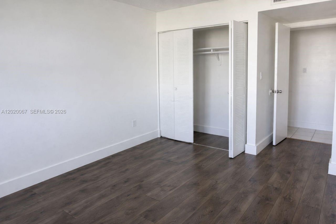 496 NW 165th St Rd , Unit D-412, Miami, FL 33169 Photo