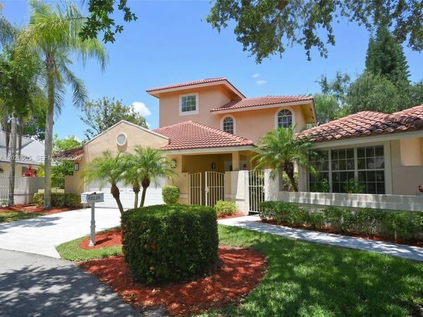 2125 Harbor Way , Weston, FL 33326