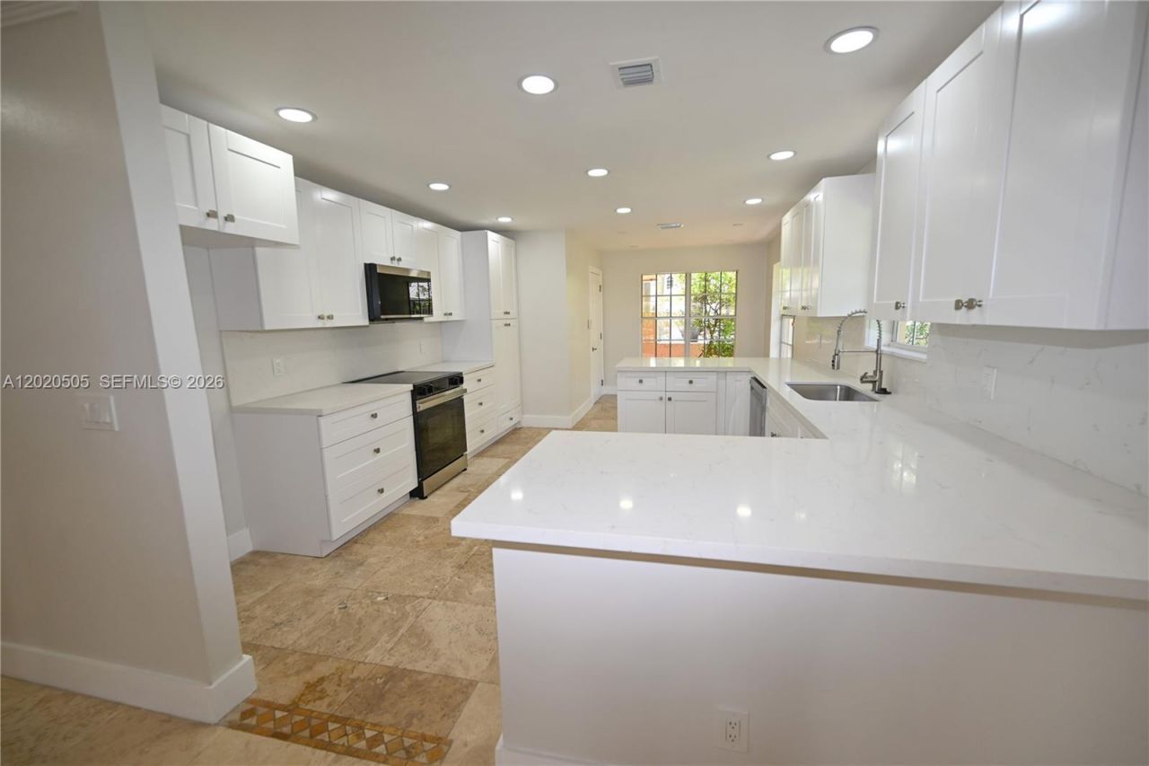 2125 Harbor Way , Weston, FL 33326 Photo