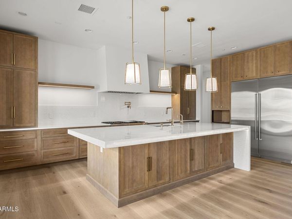 10980 E WINCHCOMB Drive, Scottsdale, AZ 85255