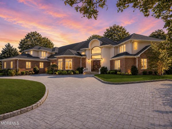 284 Park Avenue, Oakhurst, NJ 07755