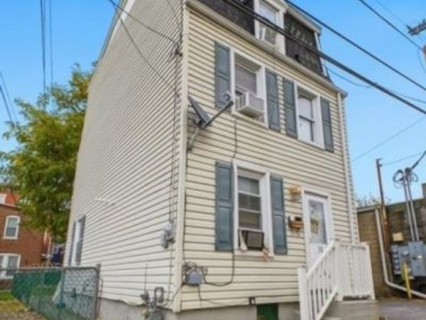 11 Cedar Aly, Phillipsburg, NJ 08865