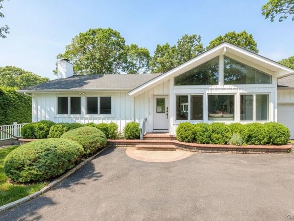 18 Squires Avenue , East Quogue, NY 11942
