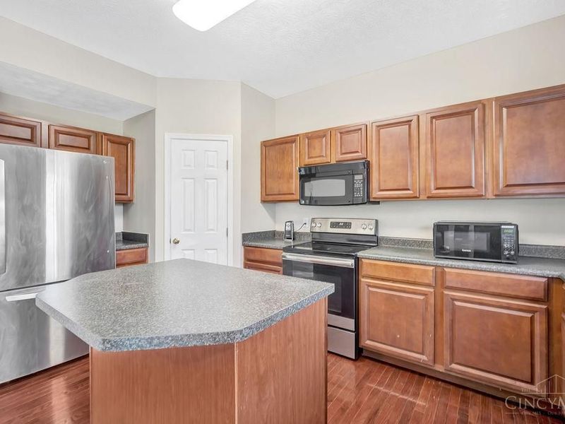 2625 Arroyo Ridge Court, Hamilton, OH 45011 Photo 10