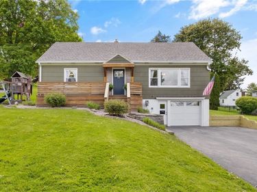 132 E Manchester Road , Syracuse, NY 13219