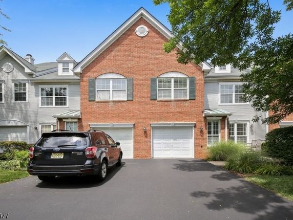 8 Hopkinson Ct Ondo, Bernards, NJ 07920