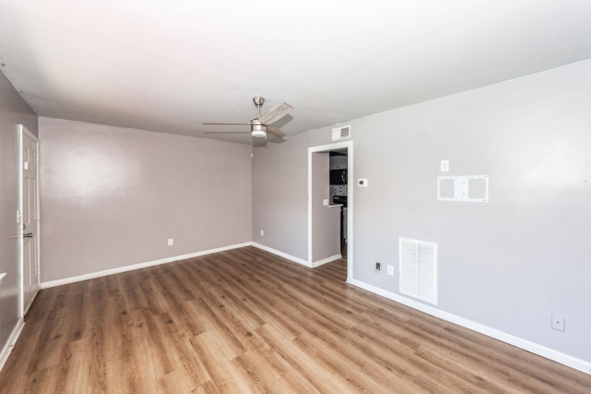 6601 Dorchester Road Photo 5