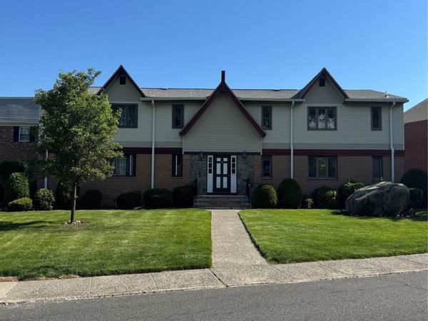 16 Milford Lane, Unit 7R, Suffern, NY 10901