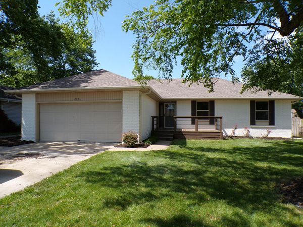 2735 W Westview Street , Springfield, MO 65807
