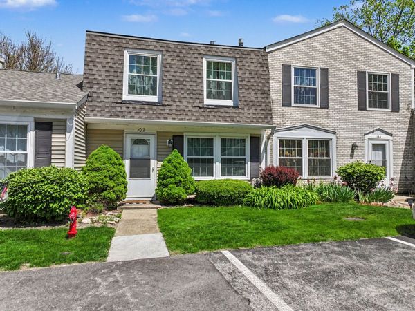 102 Bright Oaks Circle , Unit 102, Cary, IL 60013