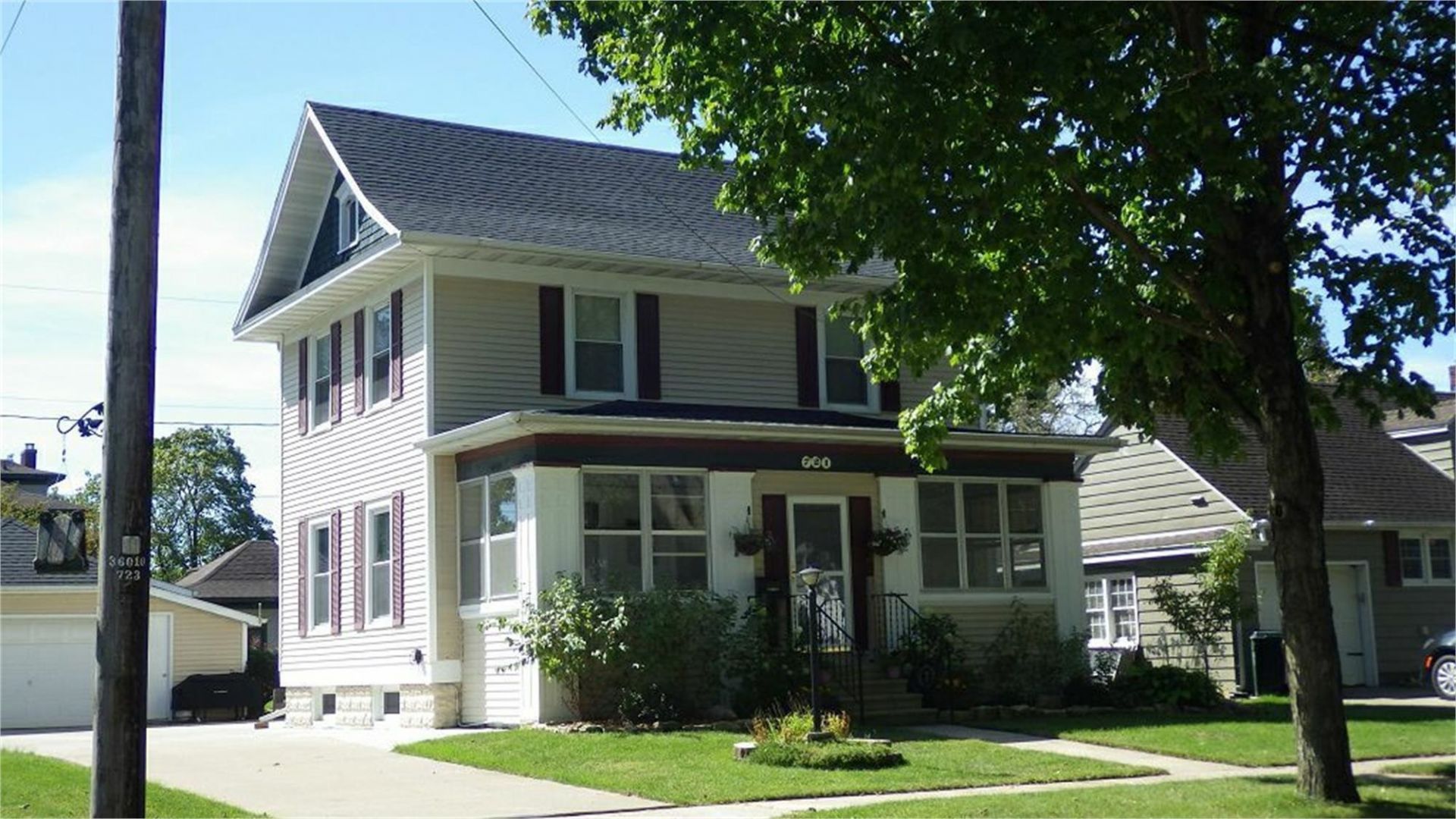 721 E Fayette Street, Manchester, IA 52057 Main Photo