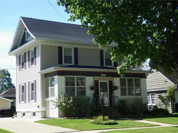 721 E Fayette Street, Manchester, IA 52057