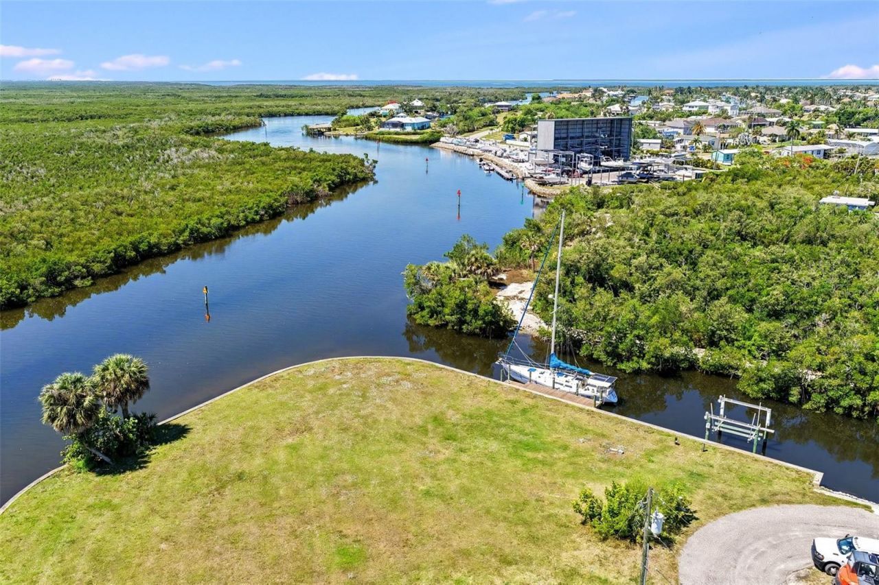 604 Tahiti Court, Punta Gorda, FL 33950 Photo