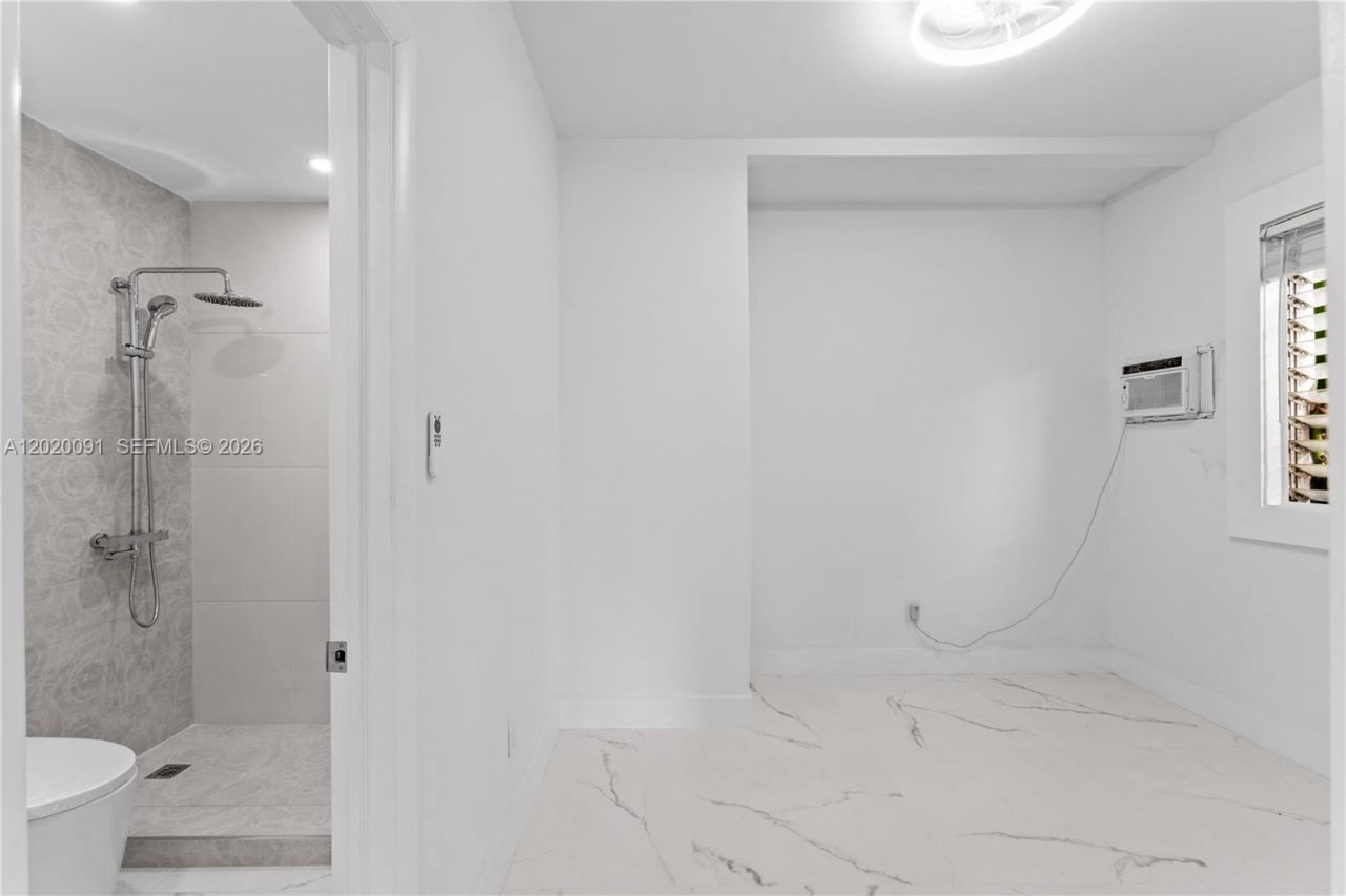 842 Meridian Ave , Unit 2D, Miami Beach, FL 33139 Photo