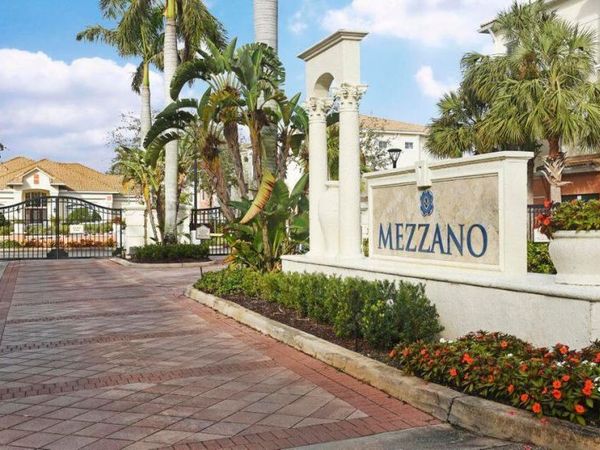 9905 Baywinds Boulevard, Unit 2202, West Palm Beach, FL 33411
