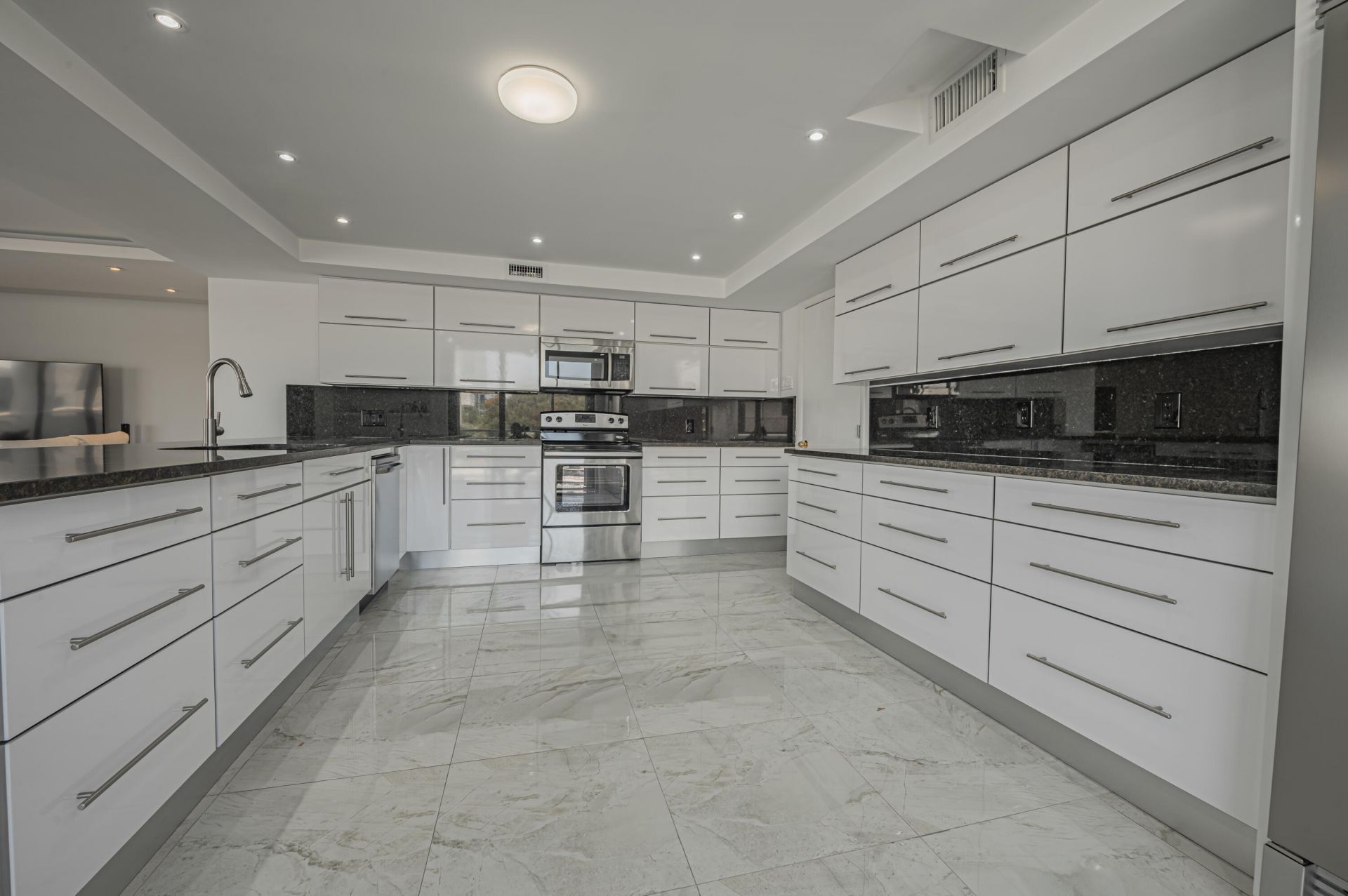 468 Golden Isles Drive, Unit 202, Hallandale Beach, FL 33009 Photo