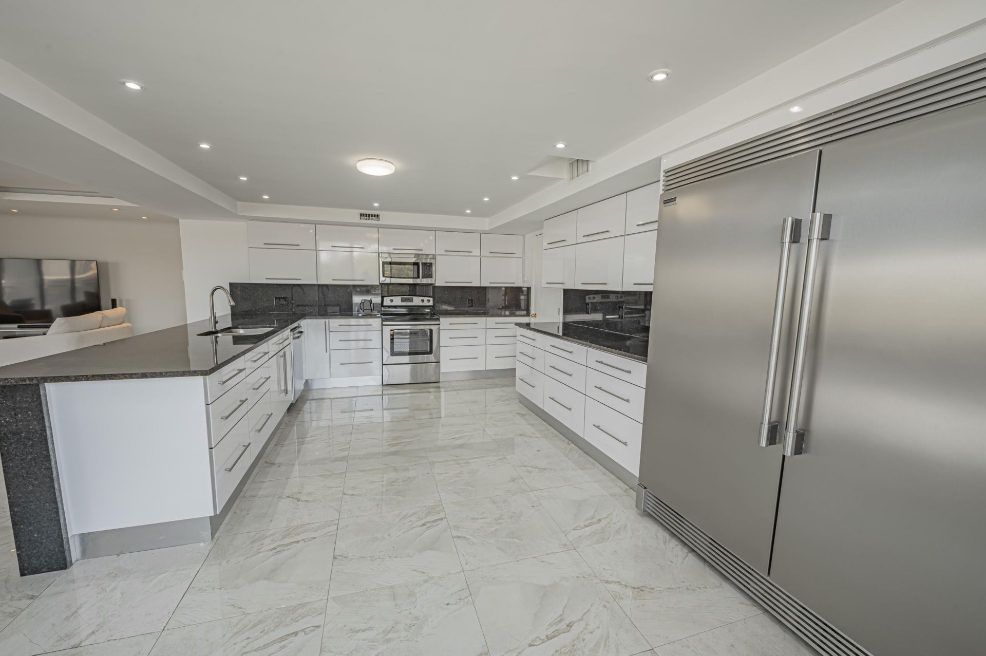 468 Golden Isles Drive, Unit 202, Hallandale Beach, FL 33009 Photo
