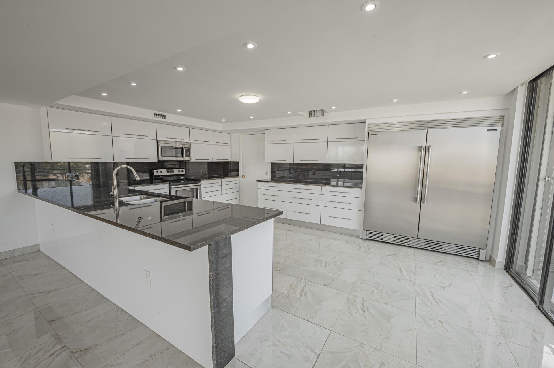 468 Golden Isles Drive, Unit 202, Hallandale Beach, FL 33009 Photo