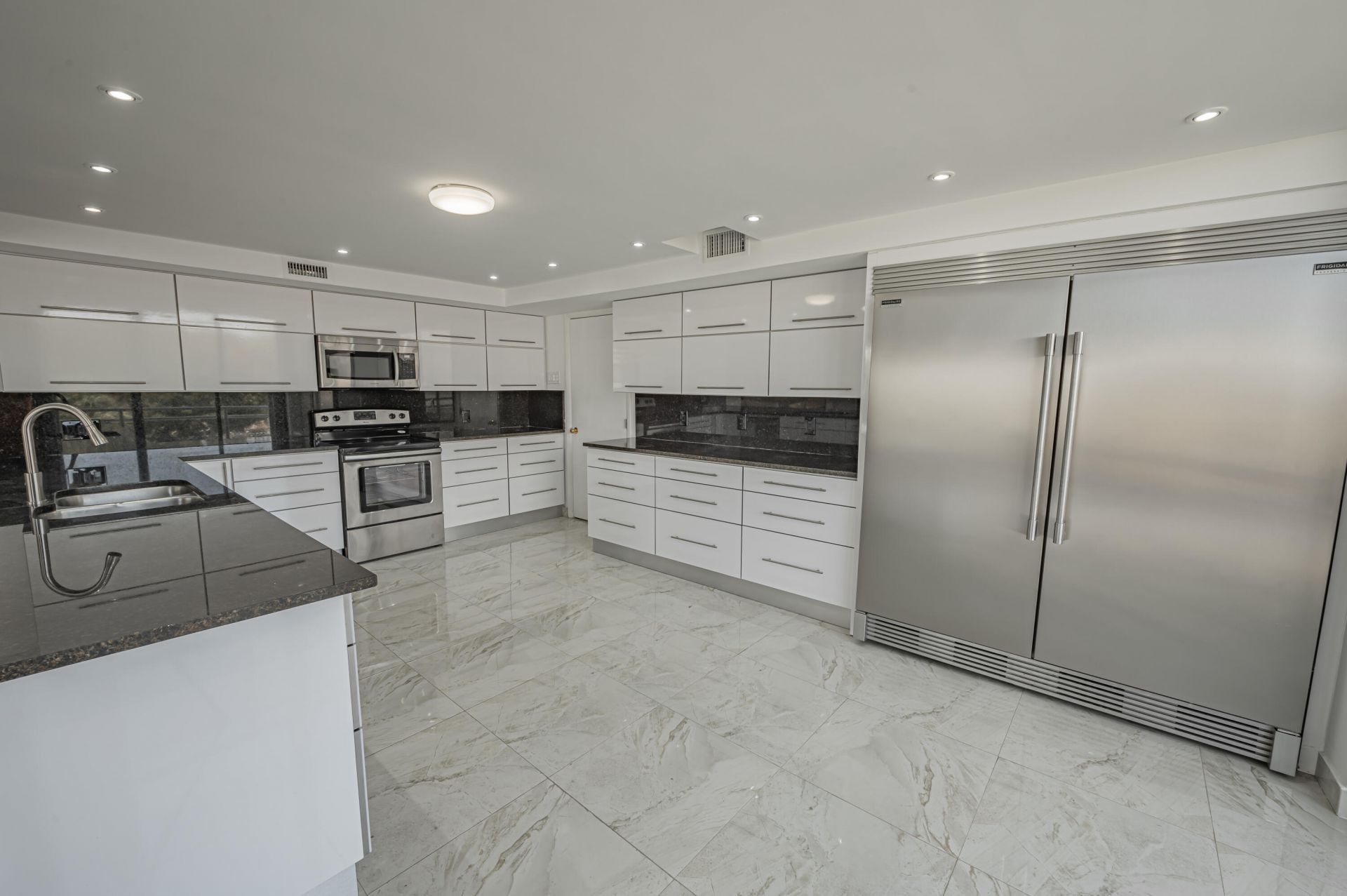 468 Golden Isles Drive, Unit 202, Hallandale Beach, FL 33009 Photo